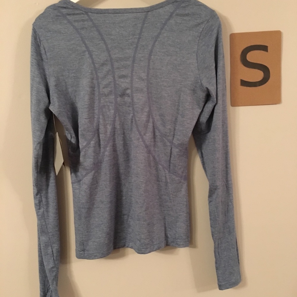 Reebok Workout Shirt - Picture 2 of 5